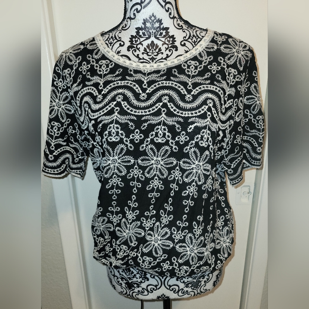 Solitaire Black & Cream Embroidered Santorini Blouse Elastic Waistband L NWT